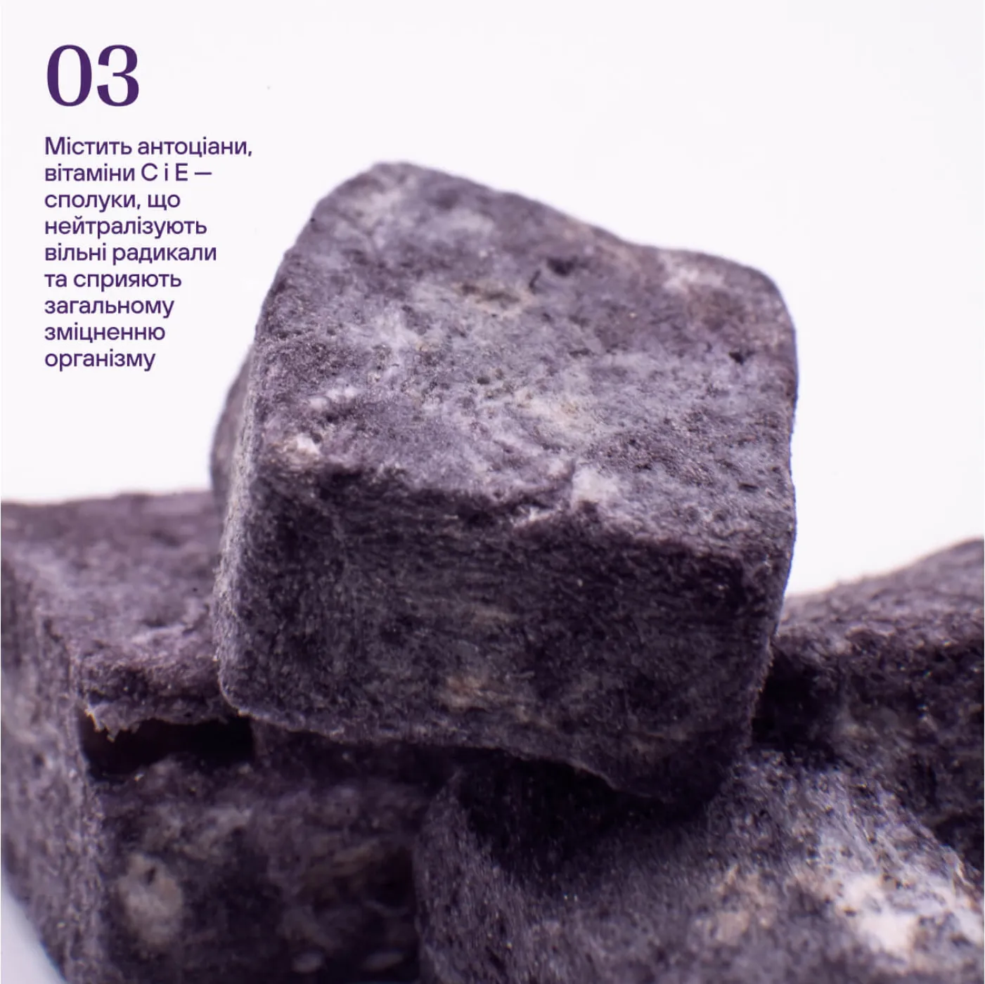 Freeze-dried beef lungs with blueberries